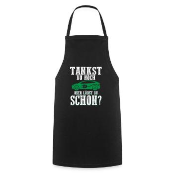 Tankst Du Noch Oder Lädst Du Schon? - Kochschürze - Schwarz - Vorne - AI Model Male 185 dark (185cm)