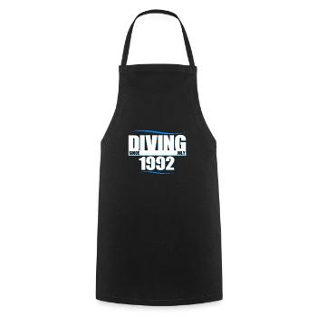 Anniversaire du plongeur - Plongée depuis juillet 1992 - Tablier de cuisine - noir - Devant - AI Model Male 185 dark (185cm)