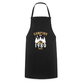 Anniversaire: Camping depuis mars 1980 Camping - Tablier de cuisine - noir - Devant - AI Model Male 185 dark (185cm)