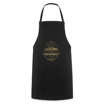 60e anniversaire Proverbes Novembre 1962 60 ans homme - Tablier de cuisine - noir - Devant - AI Model Male 185 dark (185cm)