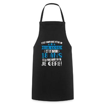 Beau gosse de 18 ans je gère cadeau anniversaire - Tablier de cuisine - noir - Devant - AI Model Male 185 dark (185cm)