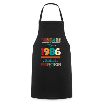 40-jähriges Jubiläum – Jahrgang – März 1986 - Kochschürze - Schwarz - Vorne - AI Model Male 185 dark (185cm)