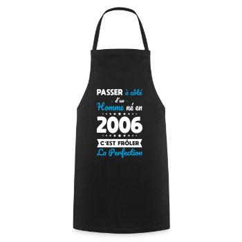 Geboren 2006 – Naht der Perfektion näher - Kochschürze - Schwarz - Vorne - AI Model Male 185 dark (185cm)