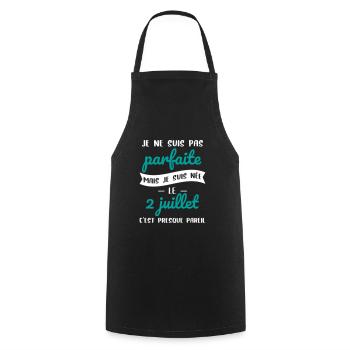 Anniversaire - Pas parfaite mais née le 2 Juillet - Tablier de cuisine - noir - Devant - AI Model Male 185 dark (185cm)