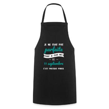 Anniversaire - Pas parfaite mais née 11 Septembre - Tablier de cuisine - noir - Devant - AI Model Male 185 dark (185cm)