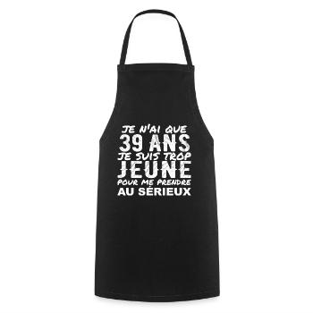 J'ai 39 ans | Humour Cadeau D'anniversaire 39 ans - Tablier de cuisine - noir - Devant - AI Model Male 185 dark (185cm)