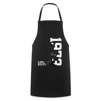 ÉDITION LIMITÉE 53E ANNIVERSAIRE 1973 - Tablier de cuisine - noir - Devant - AI Model Male 185 dark (185cm)