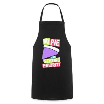 Pie – My Pie Has Seating Priority - Kochschürze - Schwarz - Vorne - AI Model Male 185 dark (185cm)