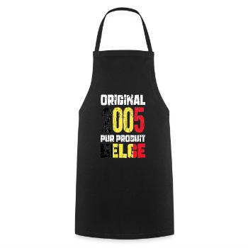 Anniversaire 20 ans - Original - 2005 - Belge - Tablier de cuisine - noir - Devant - AI Model Male 185 dark (185cm)