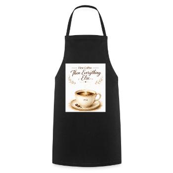 first_coffe_everything_else - Kochschürze - Schwarz - Vorne - AI Model Male 185 dark (185cm)