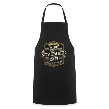 Novembre 1974 Anniversaire Homme - Tablier de cuisine - noir - Devant - AI Model Male 185 dark (185cm)