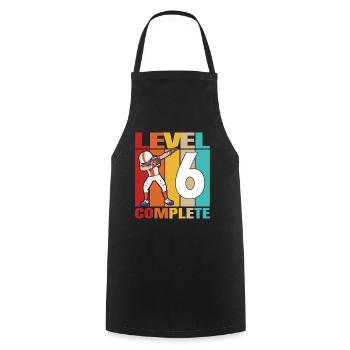 6ème Anniversaire de Football Niveau 6 Complet 6 Ans - Tablier de cuisine - noir - Devant - AI Model Male 185 dark (185cm)
