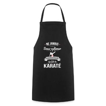 Sous-estimer une quadragénaire qui fait du karaté - Tablier de cuisine - noir - Devant - AI Model Male 185 dark (185cm)