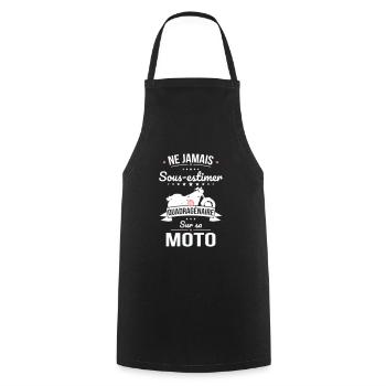 Sous-estimer une quadragénaire sur sa moto - Tablier de cuisine - noir - Devant - AI Model Male 185 dark (185cm)