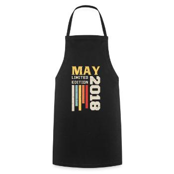 Mai 2018 - Cadeau anniversaire né en Mai 2018 Mai - Tablier de cuisine - noir - Devant - AI Model Male 185 dark (185cm)