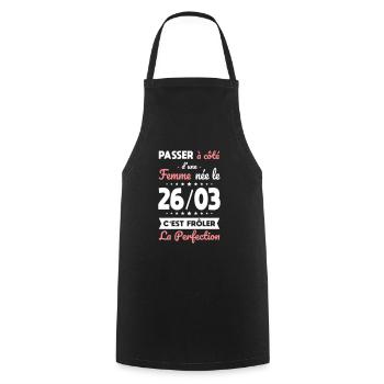 Anniversaire - Née le 26 Mars Frôler perfection - Tablier de cuisine - noir - Devant - AI Model Male 185 dark (185cm)
