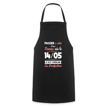 Anniversaire - Née le 14 Mai Frôler perfection - Tablier de cuisine - noir - Devant - AI Model Male 185 dark (185cm)