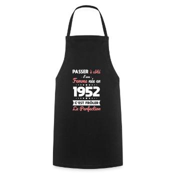 Anniversaire 70 ans - Née en 1952 Perfection - Tablier de cuisine - noir - Devant - AI Model Male 185 dark (185cm)