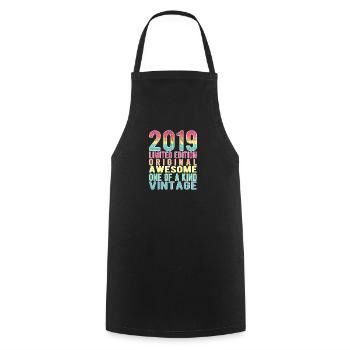 Edition limitée depuis 2019 Anniversaire Millésime 2019 - Tablier de cuisine - noir - Devant - AI Model Male 185 dark (185cm)
