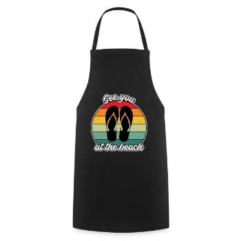 Wir sehen uns am Strand, Sommer, Flip Flops, Sand - Kochschürze - Schwarz - Vorne - AI Model Male 185 dark (185cm)