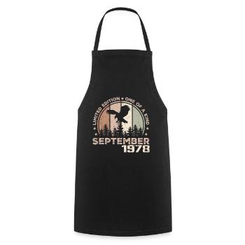 Incomparable depuis septembre 1978 46 Anniversaire - Tablier de cuisine - noir - Devant - AI Model Male 185 dark (185cm)