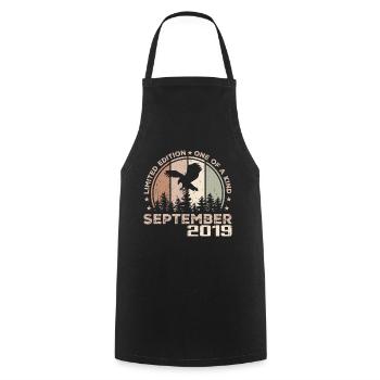 Incomparable depuis septembre 2019 5 Anniversaire - Tablier de cuisine - noir - Devant - AI Model Male 185 dark (185cm)
