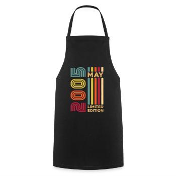 Mai 2005 Anniversaire Mai 2005 Rétro Vintage - Tablier de cuisine - noir - Devant - AI Model Male 185 dark (185cm)