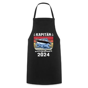 Kapitän 2024 Bootsführerschein - Kochschürze - Schwarz - Vorne - AI Model Male 185 dark (185cm)