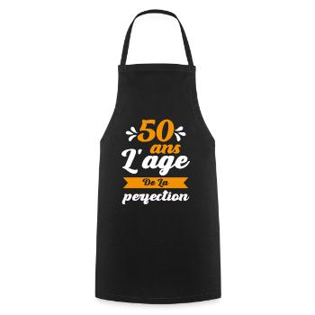 50 Ans Anniversaire 50 ans l'age de la perfection - Tablier de cuisine - noir - Devant - AI Model Male 185 dark (185cm)