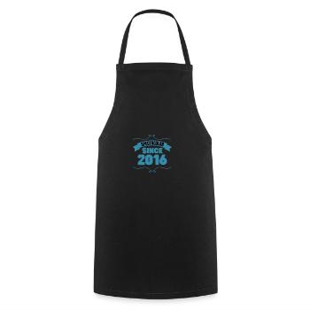 Cadeau 7ème anniversaire Spectaculaire depuis 2016 - Tablier de cuisine - noir - Devant - AI Model Male 185 dark (185cm)