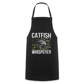 Catfish Whisperer - Wels Catfish Hunter - Kochschürze - Schwarz - Vorne - AI Model Male 185 dark (185cm)