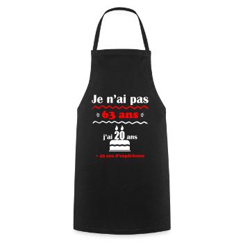 pas 63 ans : cadeau d'anniversaire 63 ans. - Tablier de cuisine - noir - Devant - AI Model Male 185 dark (185cm)