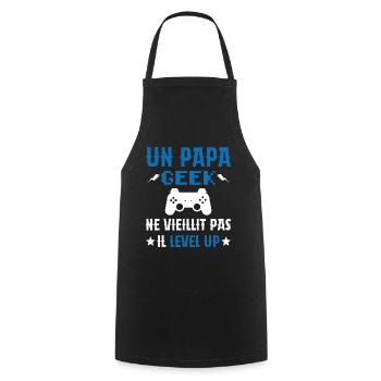 Un Papa Geek Ne Vieillit Pas Il Level Up - Tablier de cuisine - noir - Devant - AI Model Male 185 dark (185cm)