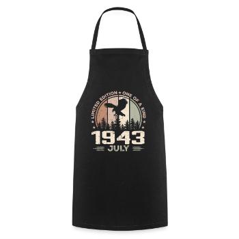 Unvergleichlich seit Juli 1943, 81. Jahrestag - Kochschürze - Schwarz - Vorne - AI Model Male 185 dark (185cm)