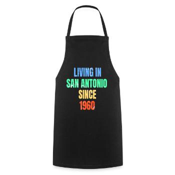 Rétro Vintage vivant à San Antonio depuis 1960 - Tablier de cuisine - noir - Devant - AI Model Male 185 dark (185cm)