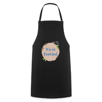Nu is Teetied - Kochschürze - Schwarz - Vorne - AI Model Male 185 dark (185cm)