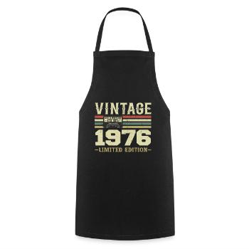 Jahrgang 1976 Retro 1976 Geburtstagsgeschenk - Kochschürze - Schwarz - Vorne - AI Model Male 185 dark (185cm)
