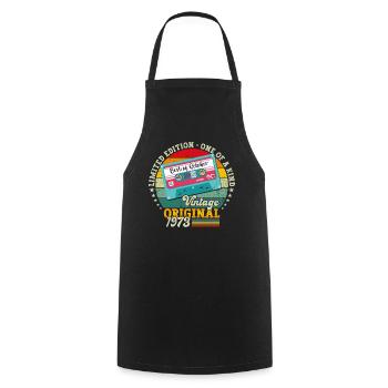 50th Birthday Retro Cassette Best of Octobre 1973 - Tablier de cuisine - noir - Devant - AI Model Male 185 dark (185cm)