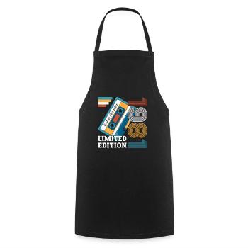 42e anniversaire novembre Vintage 1981 cassette - Tablier de cuisine - noir - Devant - AI Model Male 185 dark (185cm)