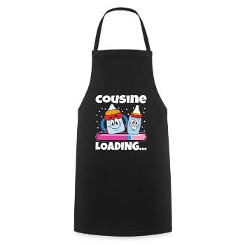Cousine werden Cousine 2024 - Kochschürze - Schwarz - Vorne - AI Model Male 185 dark (185cm)