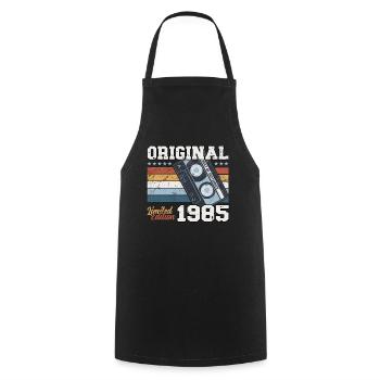 40ème Anniversaire Millésime Septembre 1985 Cassette 85 - Tablier de cuisine - noir - Devant - AI Model Male 185 dark (185cm)