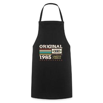 40ème Anniversaire Vintage Février 1985 Cassette 85 - Tablier de cuisine - noir - Devant - AI Model Male 185 dark (185cm)