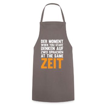 Der Moment When You Start Denken Auf Zwei Sprachen - Kochschürze - Grau - Vorne - AI Model Male 185 dark (185cm)