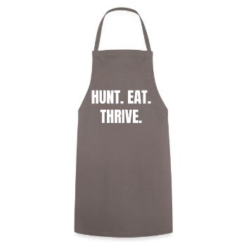 HUNT. EAT. THRIVE. Carnivore Jäger & Steakliebfans - Kochschürze - Grau - Vorne - AI Model Male 185 dark (185cm)