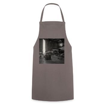 Photographie Noir dans un hangar d’avion vintage Animal - Tablier de cuisine - gris - Devant - AI Model Male 185 dark (185cm)