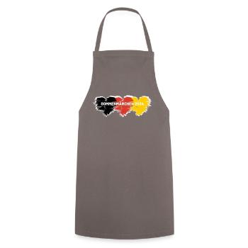 Sommermärchen 2024 Herz Deutschland - Kochschürze - Grau - Vorne - AI Model Male 185 dark (185cm)