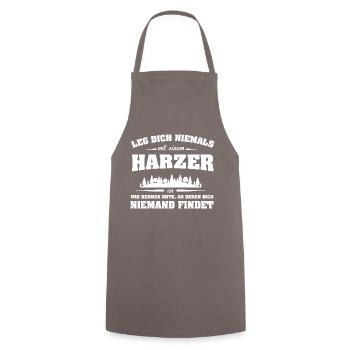 Länder Harzer LDN - Kochschürze - Grau - Vorne - AI Model Male 185 dark (185cm)