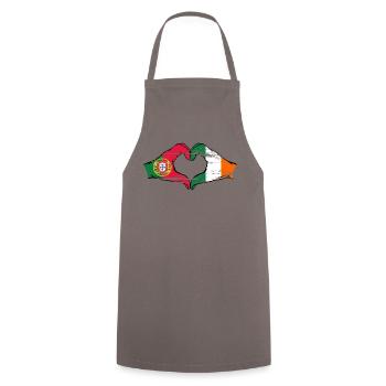 Portugal Irlande Drapeau Mains Coeur Forme Utilisé - Tablier de cuisine - gris - Devant - AI Model Male 185 dark (185cm)