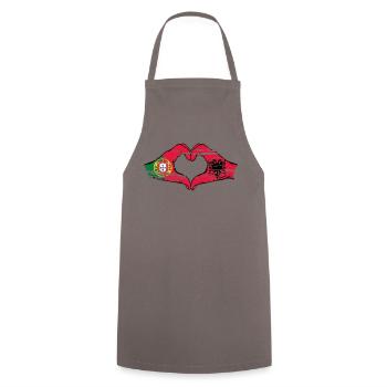 Portugal Albanie Drapeau Mains Coeur Forme Utilisé - Tablier de cuisine - gris - Devant - AI Model Male 185 dark (185cm)