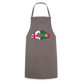 Angleterre Portugal Drapeau Mains Coeur Forme - Tablier de cuisine - gris - Devant - AI Model Male 185 dark (185cm)
